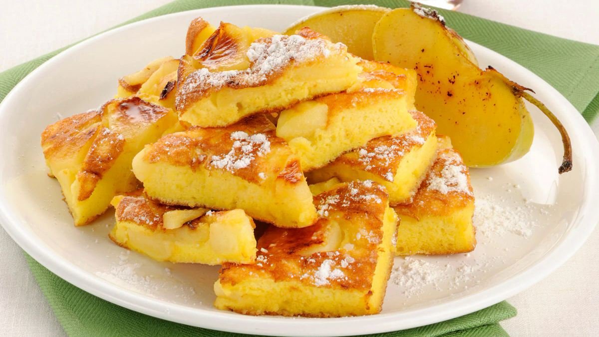 Leckeres suesses Apfel Omelett mit wenig Kalorien