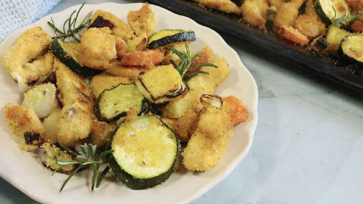 Überbackenes Hühnerfleisch und Gemüse: knusprig und lecker - Omas beste ...