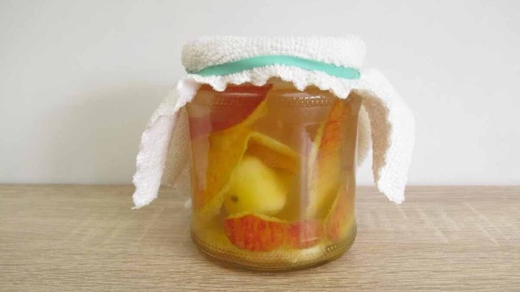 evitez de jeter les pelures de pommes combinez les avec du vinaigre et vous obtenez un produit extraordinaire