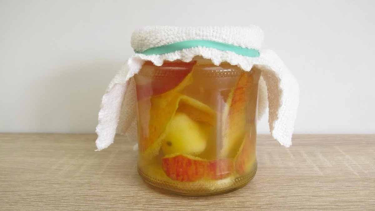 evitez de jeter les pelures de pommes combinez les avec du vinaigre et vous obtenez un produit extraordinaire