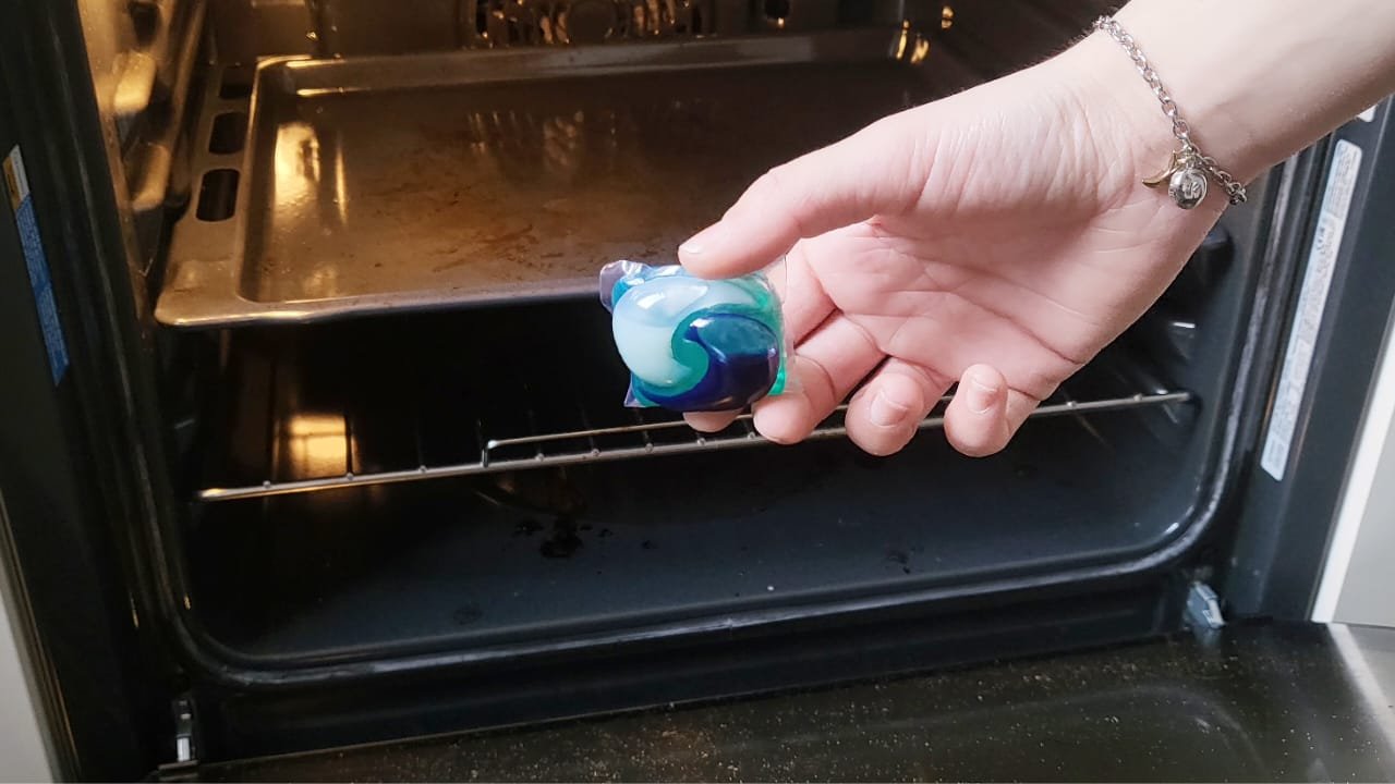 Forno incrostato come pulirlo